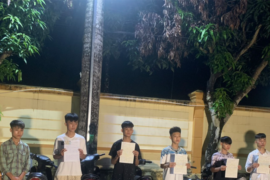 Quế Phong - xuyên đêm bắt nhóm thanh niên nẹt pô, lạng lách đánh võng