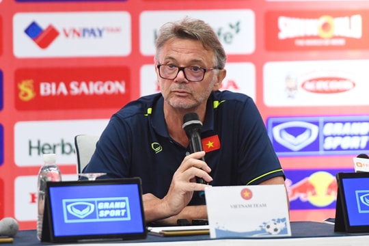 Huấn luyện viên Philippe Troussier không hài lòng với trận hoà U23 Singapore