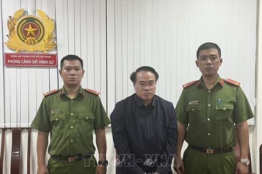 'Đại án' tại Cục Đăng kiểm Việt Nam: Nguyên Cục trưởng Đặng Việt Hà chi 100.000 USD 'chạy án' trước khi bị bắt