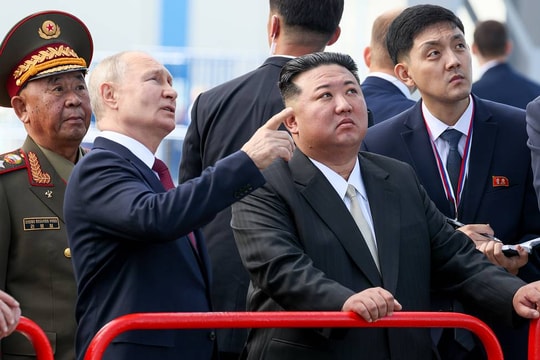 5 giờ đồng hồ hội ngộ tại sân bay vũ trụ Vostochny giữa ông Putin với ông Kim Jong Un 