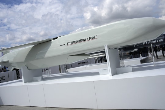 Ukraine dùng tên lửa Storm Shadow của Anh để tấn công xưởng tàu ở Crimea?