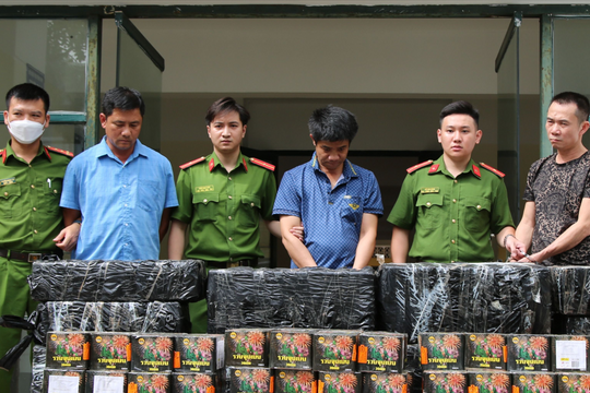 Bắt 3 đối tượng liều lĩnh buôn 05 tạ pháo từ Quảng Trị ra Nghệ An