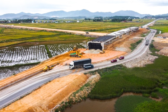Nhà thầu chưa đảm bảo an toàn thi công tại nút giao Dự án đường bộ cao tốc Bắc - Nam với Quốc lộ 7C 