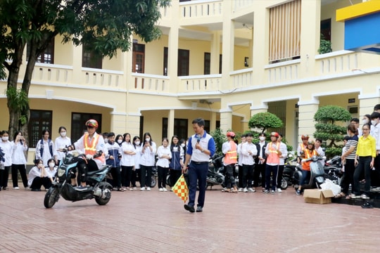 Ngành Giáo dục kêu gọi toàn ngành chấp hành pháp luật về trật tự, an toàn giao thông