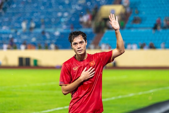 Ngôi sao bóng đá Việt và những 'cơn gió ngược'