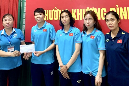 Tuyển nữ Việt Nam chung tay giúp đỡ gia đình các nạn nhân vụ cháy chung cư mini