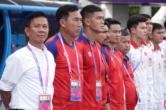 HLV Hoàng Anh Tuấn không hài lòng dù tuyển Olympic Việt Nam thắng Mông Cổ trận ra quân