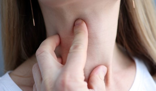 Ai dễ mắc ung thư tuyến giáp? Phòng bệnh cách nào?