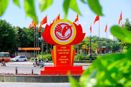 Thành Vinh rực rỡ cờ hoa chào mừng 60 năm thành lập