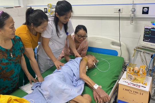 Kỳ tích cứu sống cụ ông 75 tuổi nguy kịch ở Bệnh viện Đa khoa Thành phố Vinh