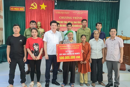 Văn phòng Tỉnh ủy hỗ trợ xây nhà tình nghĩa cho hộ nghèo ở Con Cuông