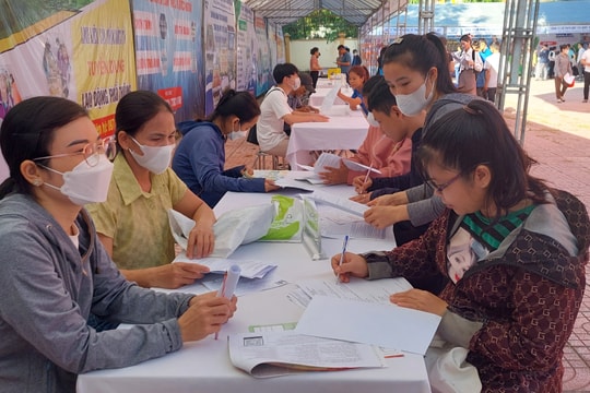 1.500 đoàn viên, hội viên huyện Diễn Châu tham gia 'Ngày hội việc làm'