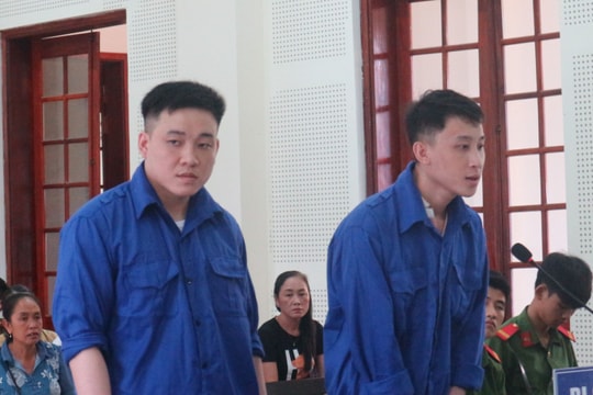 Hai sinh viên ngoại quốc bán ma túy trước cổng trường đại học