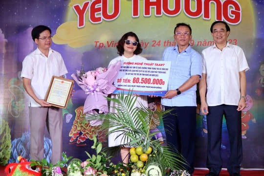 Ấm áp chương trình 'Trung thu yêu thương' dành cho trẻ em khuyết tật