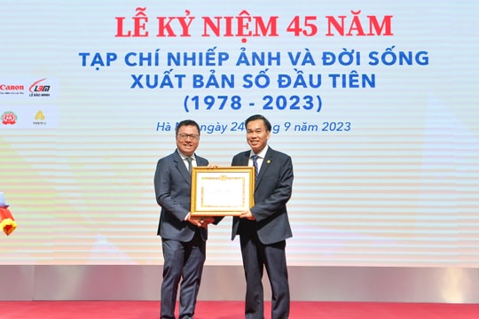 Tạp chí Nhiếp ảnh và Đời sống kỷ niệm 45 năm xuất bản số đầu tiên