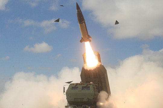 Chuyên gia CIA tiết lộ cách Nga sẽ phá huỷ tên lửa ATACMS của Mỹ gửi Ukraine 