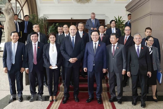 Chủ tịch Quốc hội Vương Đình Huệ hội đàm với Chủ tịch Quốc hội và hội kiến Tổng thống Bulgaria 