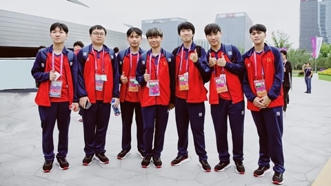 Tuyển Liên minh huyền thoại Việt Nam giành vé vào tứ kết ASIAD 19; Vì sao Cadiz chọn Vĩnh Nguyên mà không phải Công Phượng, Quang Hải?