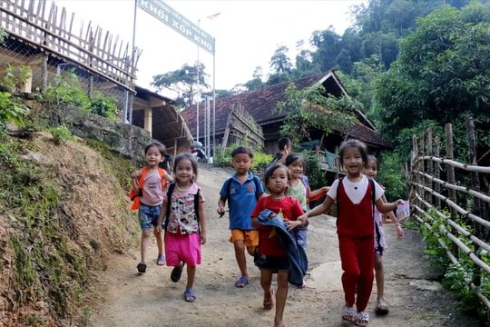 Tấm lòng của thầy cô ở các điểm trường lẻ nơi miền Tây xứ Nghệ