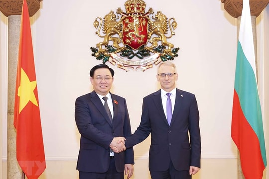 Chủ tịch Quốc hội Vương Đình Huệ hội kiến Thủ tướng Bulgaria Nikolai Denkov
