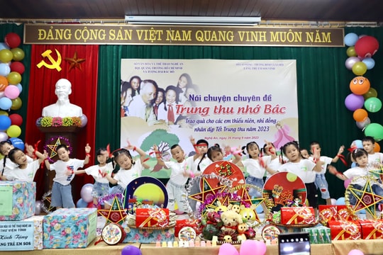 Sở Văn hóa và Thể thao tổ chức Tết Trung thu tại Làng trẻ em SOS Vinh