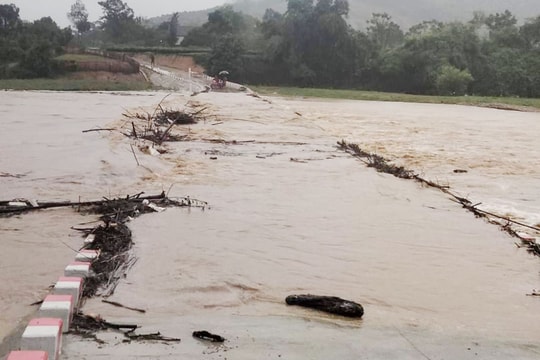 Mưa lớn gây ngập cục bộ ở Thanh Chương 