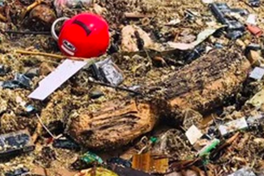 Phát hiện hàng ngàn bao thuốc lá ngoại dạt vào bờ biển Nghệ An 