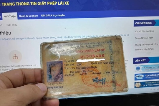 Nơm nớp lo khi cầm giấy phép lái xe bị mờ ảnh tham gia giao thông