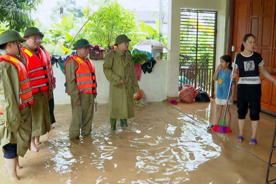 Phó Chủ tịch UBND tỉnh kiểm tra tình hình ngập lụt tại huyện Quỳ Châu