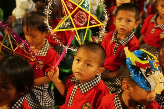 Thiếu nhi vùng cao Nghệ An vui đêm hội Trung thu