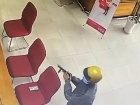 Bắt giữ nghi phạm dùng súng tự chế cướp ngân hàng