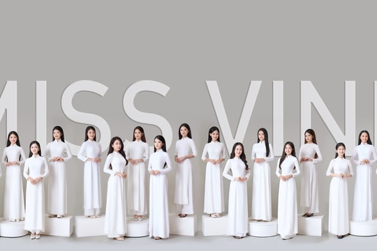 Các thí sinh vào chung kết Miss Vinh dịu dàng trong tà áo dài truyền thống