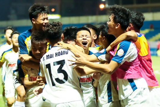 U21 Sông Lam Nghệ An đánh bại U21 Hà Nội, giành vé vào chung kết