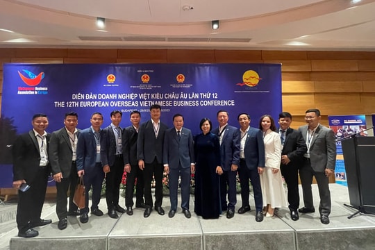 Đoàn công tác tỉnh Nghệ An tham dự Diễn đàn Doanh nghiệp Việt kiều châu Âu lần thứ 12
