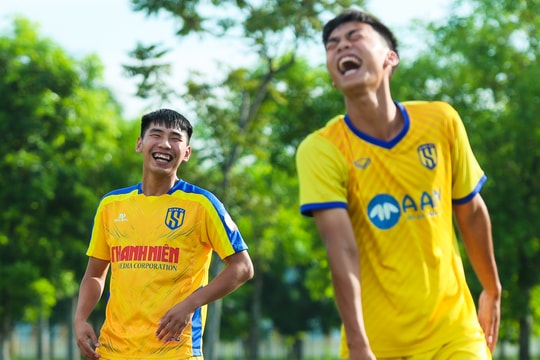 Các cầu thủ U21 SLNA hứng khởi trước trận chung kết U21 Quốc gia 2023