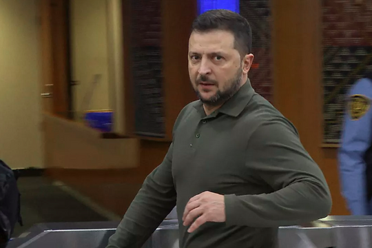 Giới chuyên gia Mỹ cho rằng Tổng thống Zelensky chỉ còn hai lựa chọn