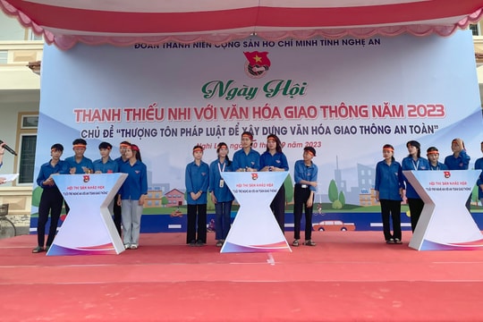 Hơn 1.200 học sinh Nghệ An tham gia Ngày hội 'Thanh niên với văn hóa giao thông'