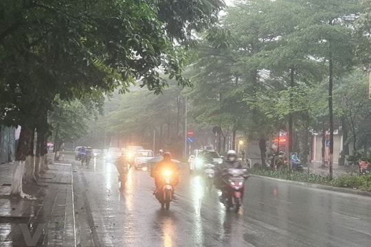 Nghệ An ngày nắng yếu, chiều và đêm có mưa, mưa rào và dông rải rác