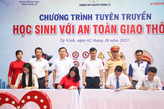Học sinh cần ghi nhớ thông điệp 'Thượng tôn pháp luật để xây dựng văn hóa giao thông an toàn'