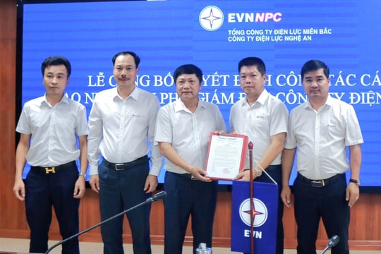 Công bố Quyết định bổ nhiệm Phó Giám đốc Công ty Điện lực Nghệ An 