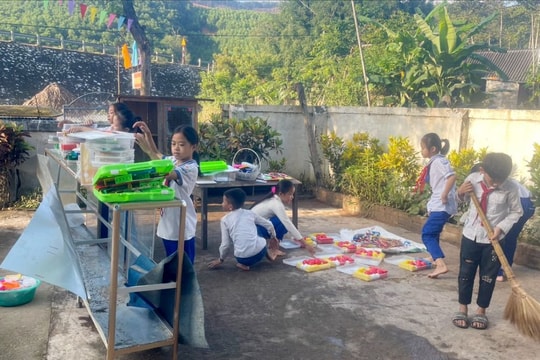 Nhiều học sinh vùng lũ Quỳ Châu vẫn chưa đến trường