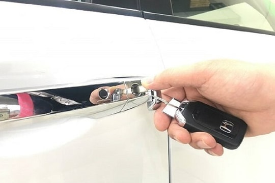 Công dụng chìa khóa cơ ẩn trong khóa thông minh ô tô