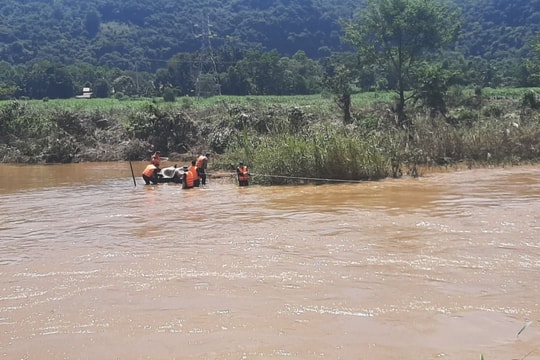 Đã tìm thấy thi thể nam sinh bị nước lũ cuốn trôi