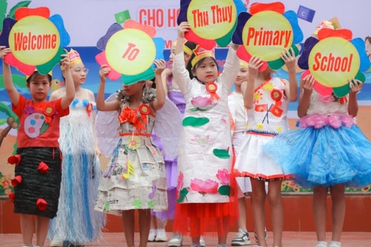 Dạy học tiếng Anh tăng cường: Khi phụ huynh bất đắc dĩ... tự nguyện!