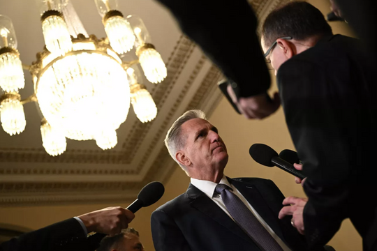 Thỏa thuận 'bí mật' giữa Chủ tịch Hạ viện Mỹ với Tổng thống Biden về Ukraine bị yêu cầu công khai chi tiết