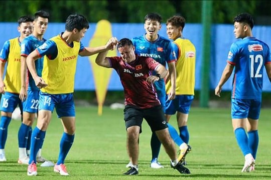 Tuyển Việt Nam chờ ‘phép thuật’ của HLV Philippe Troussier; Trung Quốc tan mộng Huy chương Vàng bóng đá nữ ASIAD 2023