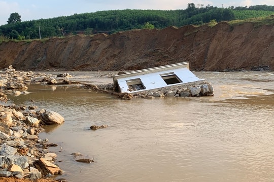 Chưa thể khắc phục sạt lở nghiêm trọng khe Cô Ba ở Châu Bình, Quỳ Châu 