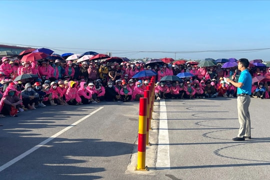 Các cấp công đoàn tích cực tuyên truyền, vận động công nhân Công ty TNHH Viet Glory quay lại làm việc