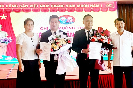 Kết nạp Giám đốc doanh nghiệp tư nhân tại Con Cuông vào Đảng