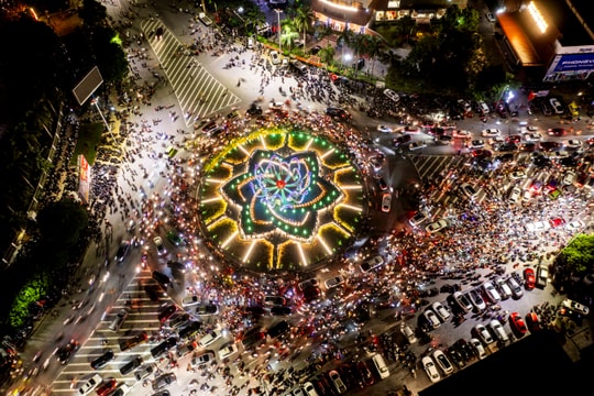 Có một thành Vinh lung linh rực rỡ khi đêm về